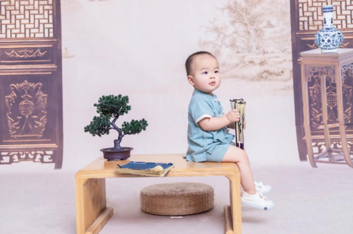 平阳宝宝眼睛肿是什么原因